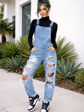 🦋🤍 ZEE GEE WHY Distressed Blue Overalls 🤍🦋